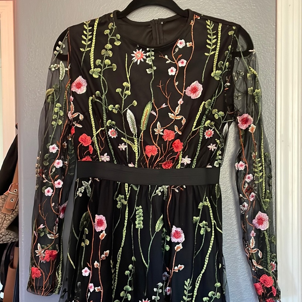 Beautiful Amazon dress. Size 6 (M)